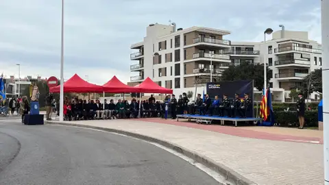 Acto oficial en el paseo central de la Calle Alcalá Galiano de Puerto de Sagunto, a partir de ahora Bulevar de la Policía Nacional Acto oficial en el paseo central de la Calle Alcalá Galiano de Puerto de Sagunto, a partir de ahora Bulevar de la Policía Nacional