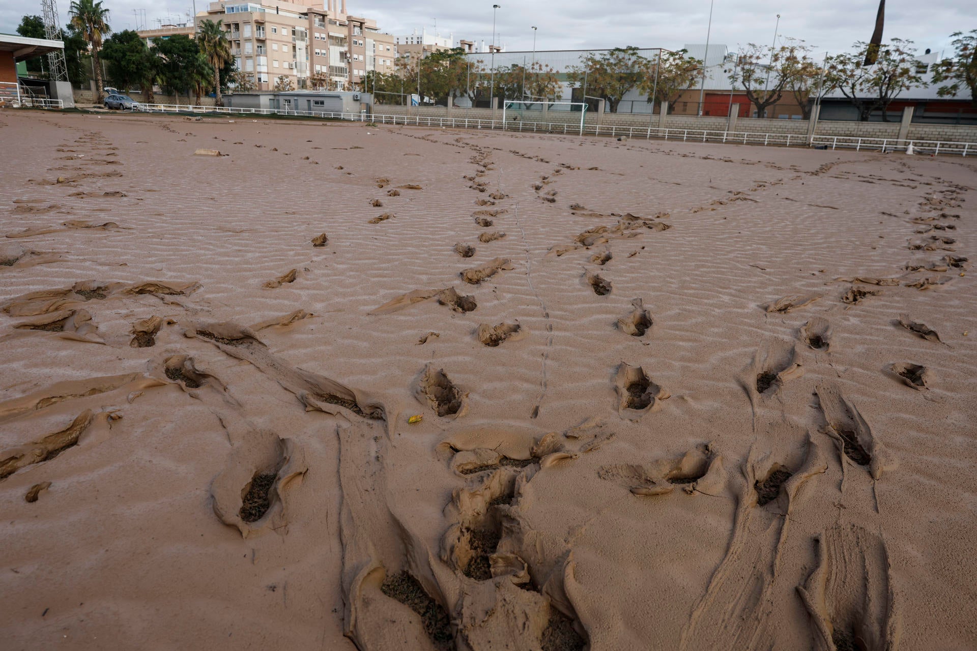 El Valencia reconstruirá el campo de fútbol ‘Jaume Ortí’ de Aldaia El Valencia reconstruirá el campo de fútbol ‘Jaume Ortí’ de Aldaia