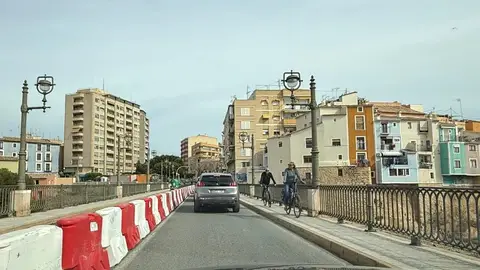 Villajoyosa corta durante tres meses la circulación rodada del puente del río Amadorio en dirección Benidorm- Alicante Villajoyosa corta durante tres meses la circulación rodada del puente del río Amadorio en dirección Benidorm- Alicante
