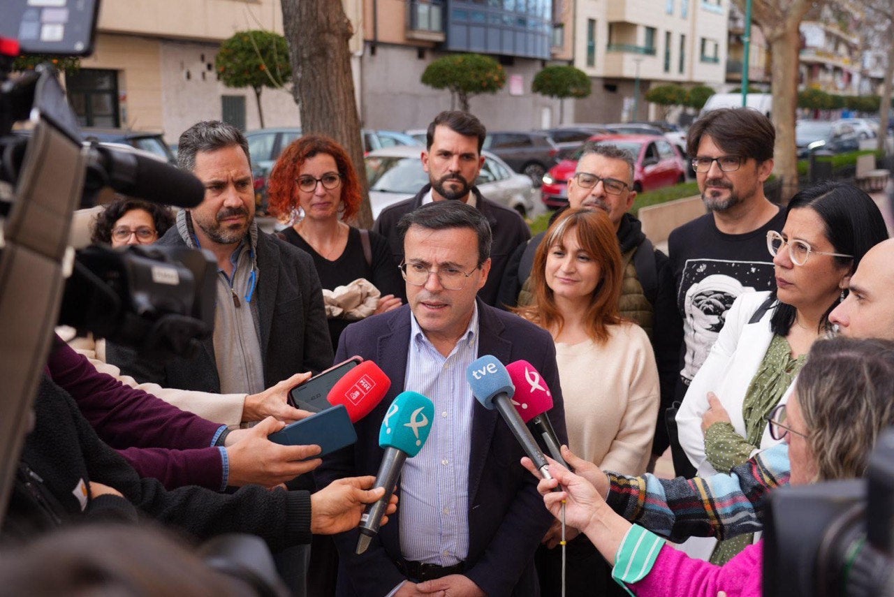 Gallardo pide por carta a las empresas propietarias de Almaraz que soliciten la prórroga al Gobierno de España Gallardo pide por carta a las empresas propietarias de Almaraz que soliciten la prórroga al Gobierno de España