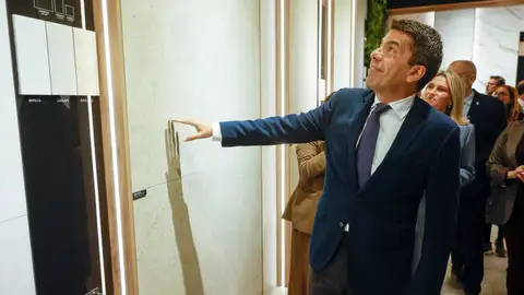 Mazón apunta “un cambio de tendencia hacia la recuperación del sector cerámico" Mazón apunta “un cambio de tendencia hacia la recuperación del sector cerámico"