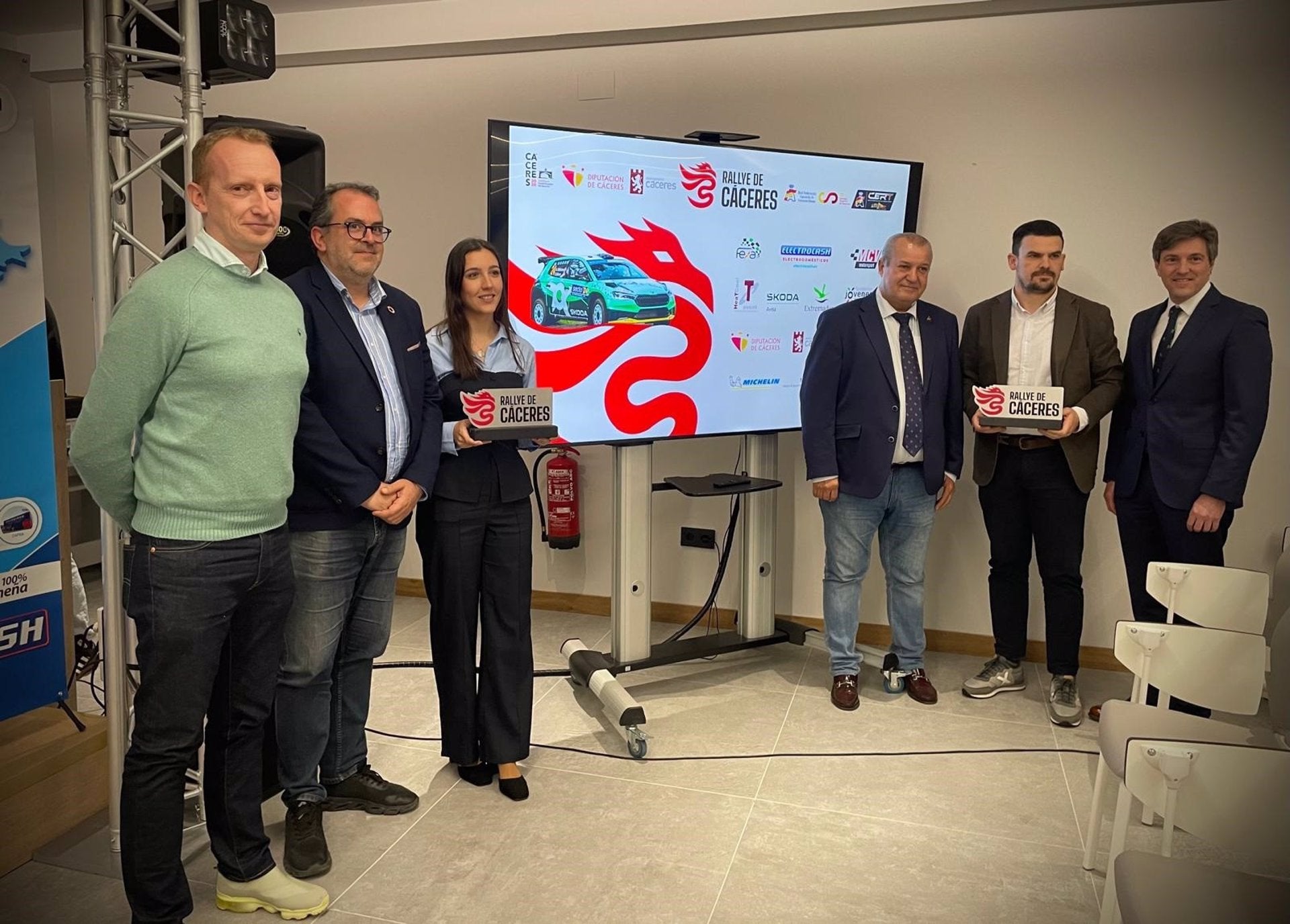 Una treintena de pilotos participa en Cáceres en la primera prueba del Campeonato de España de Rallyes de Tierra Una treintena de pilotos participa en Cáceres en la primera prueba del Campeonato de España de Rallyes de Tierra