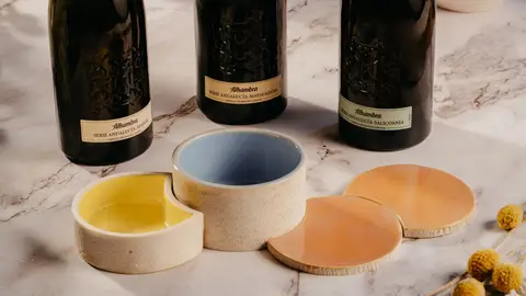 Cervezas Alhambra y la ceramista María Monasterio homenajean a la luz del sur con una exclusiva colección Cervezas Alhambra y la ceramista María Monasterio homenajean a la luz del sur con una exclusiva colección