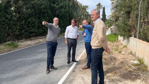 El concejal Juan de Dios Navarro en la zona en la que se ha actuado.