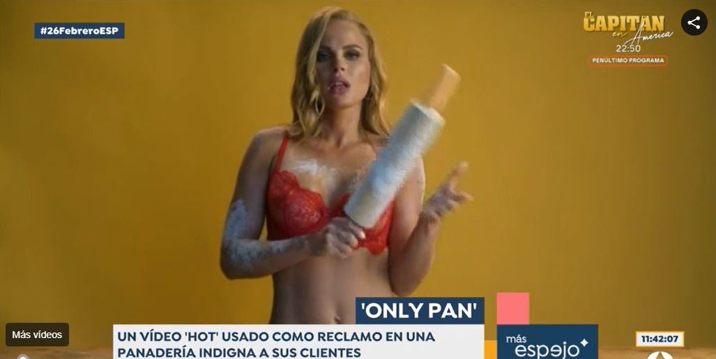 Polémica por la utilización de un vídeo con mujeres en ropa interior como reclamo en una panadería de Barcelona Polémica por la utilización de un vídeo con mujeres en ropa interior como reclamo en una panadería de Barcelona