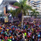 Fiesta en la calle durante un Carnaval