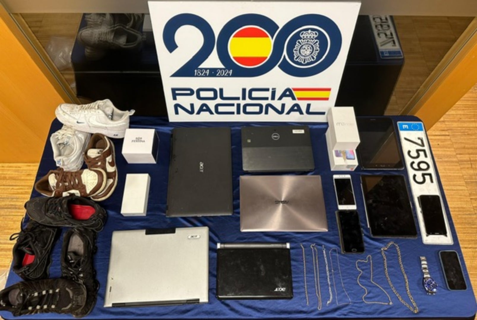 Detenidos los supuestos autores de varios robos en Vigo con los que obtuvieron un botín de 175.000 euros Detenidos los supuestos autores de varios robos en Vigo con los que obtuvieron un botín de 175.000 euros
