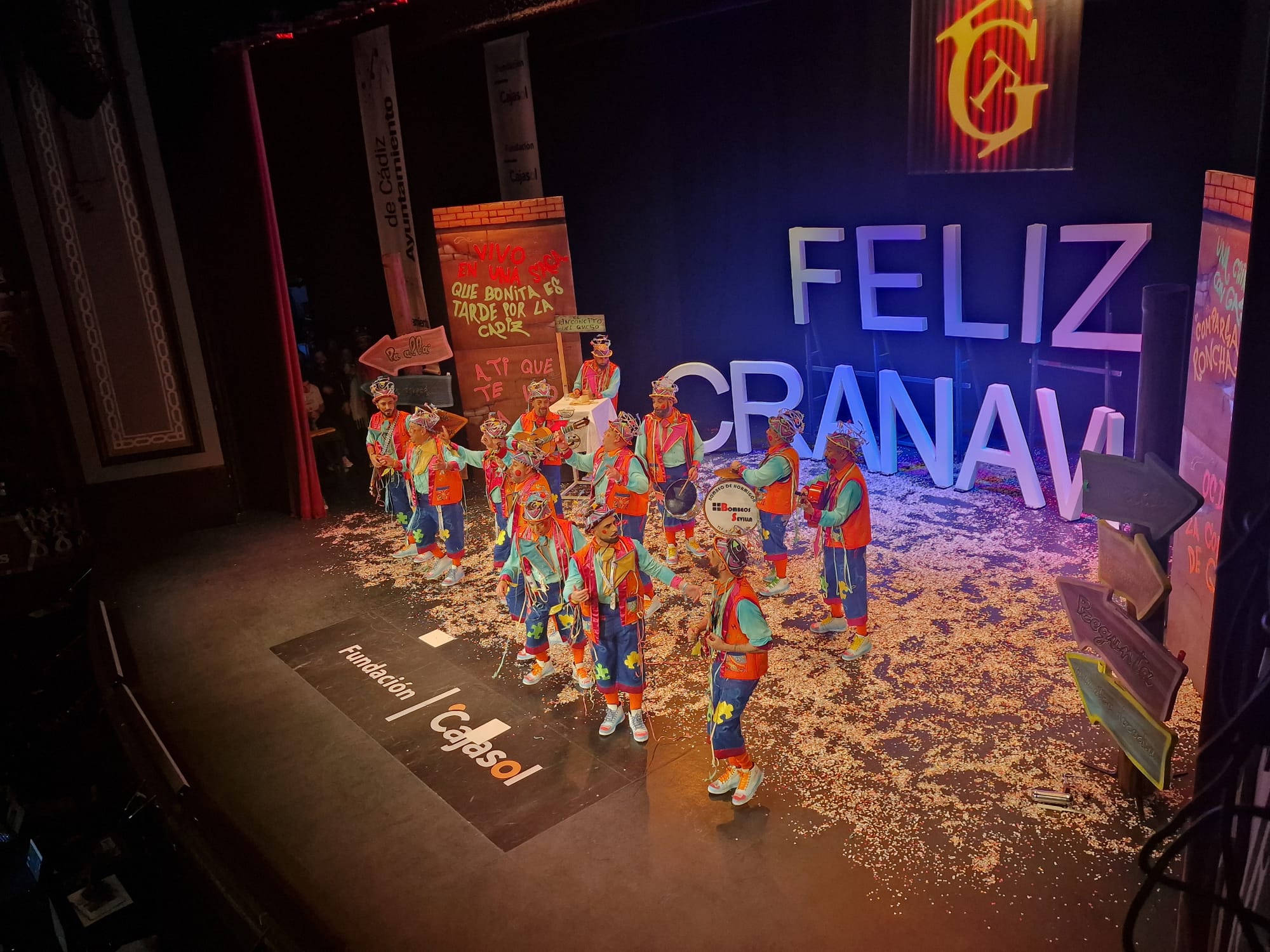 La chirigota 'Cádiz, los que van a cantar te la sudan -los disléxicos-' en las semifinales del COAC 2025 La chirigota 'Cádiz, los que van a cantar te la sudan -los disléxicos-' en las semifinales del COAC 2025
