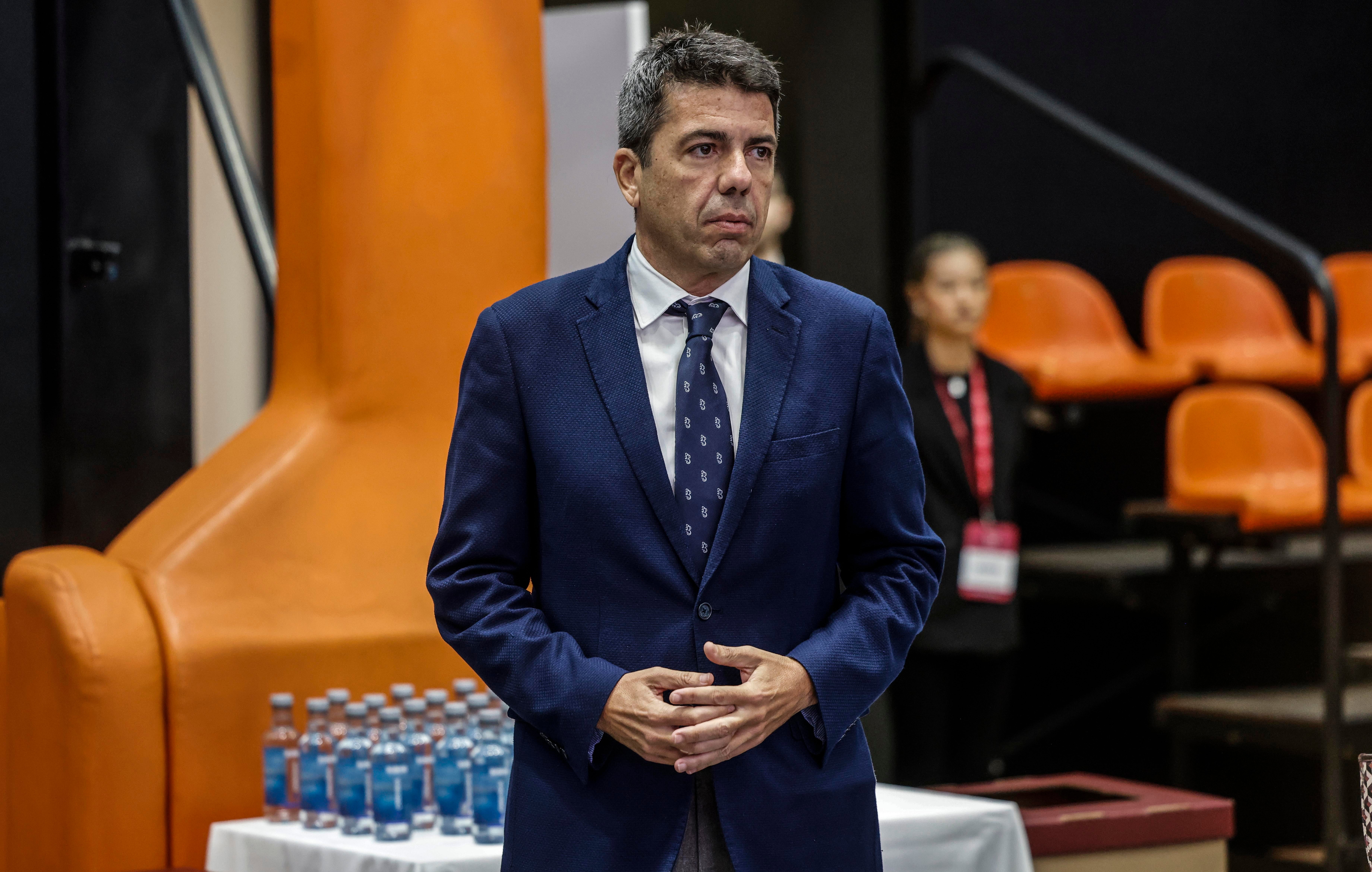 Los "cambios de versión" de Mazón empiezan a preocupar en el PP y ya le ven "amortizado" Los "cambios de versión" de Mazón empiezan a preocupar en el PP y ya le ven "amortizado"