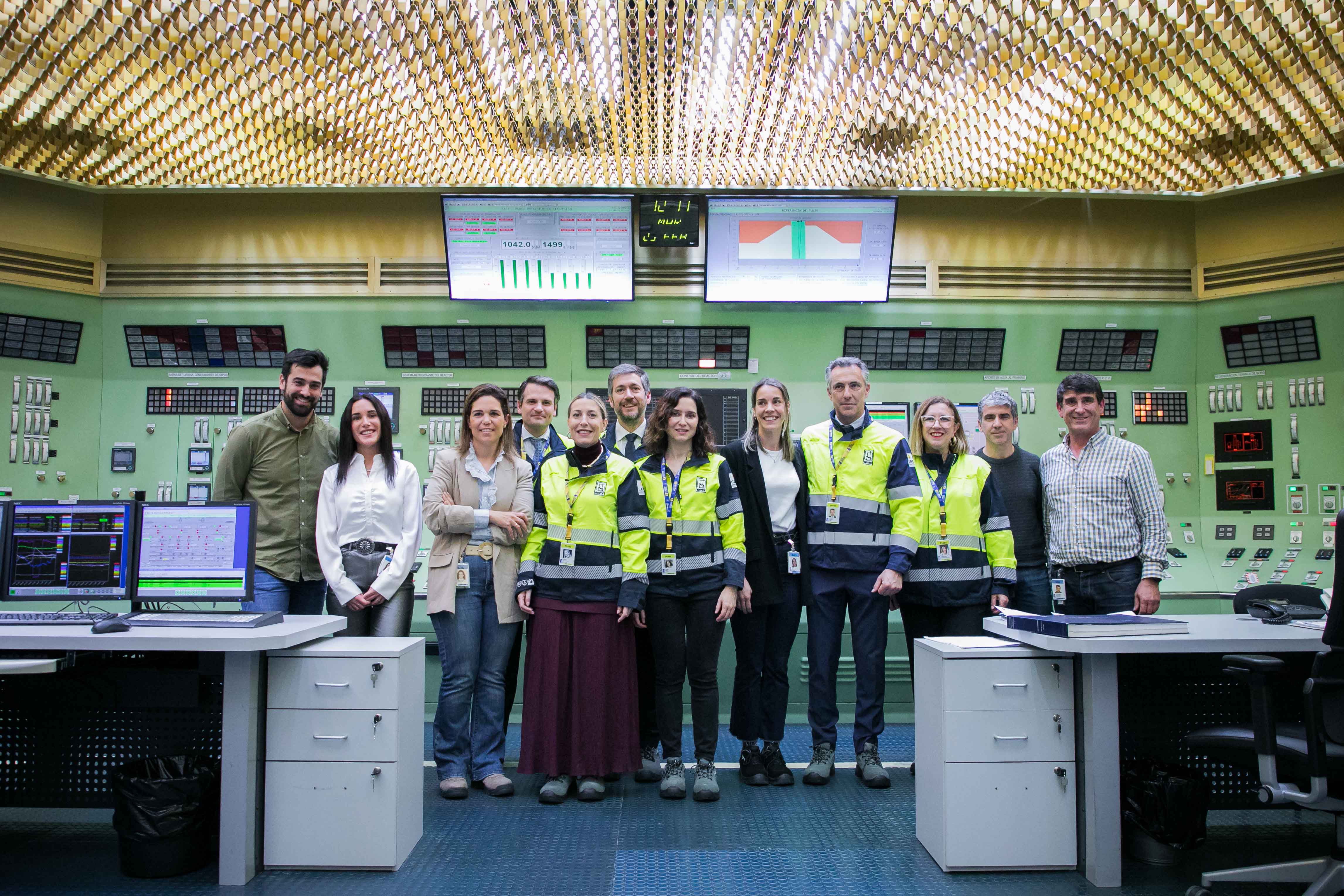 Las presidentas de Extremadura y Madrid visitan la Central Nuclear de Almaraz para apoyar la continuidad de la planta Las presidentas de Extremadura y Madrid visitan la Central Nuclear de Almaraz para apoyar la continuidad de la planta