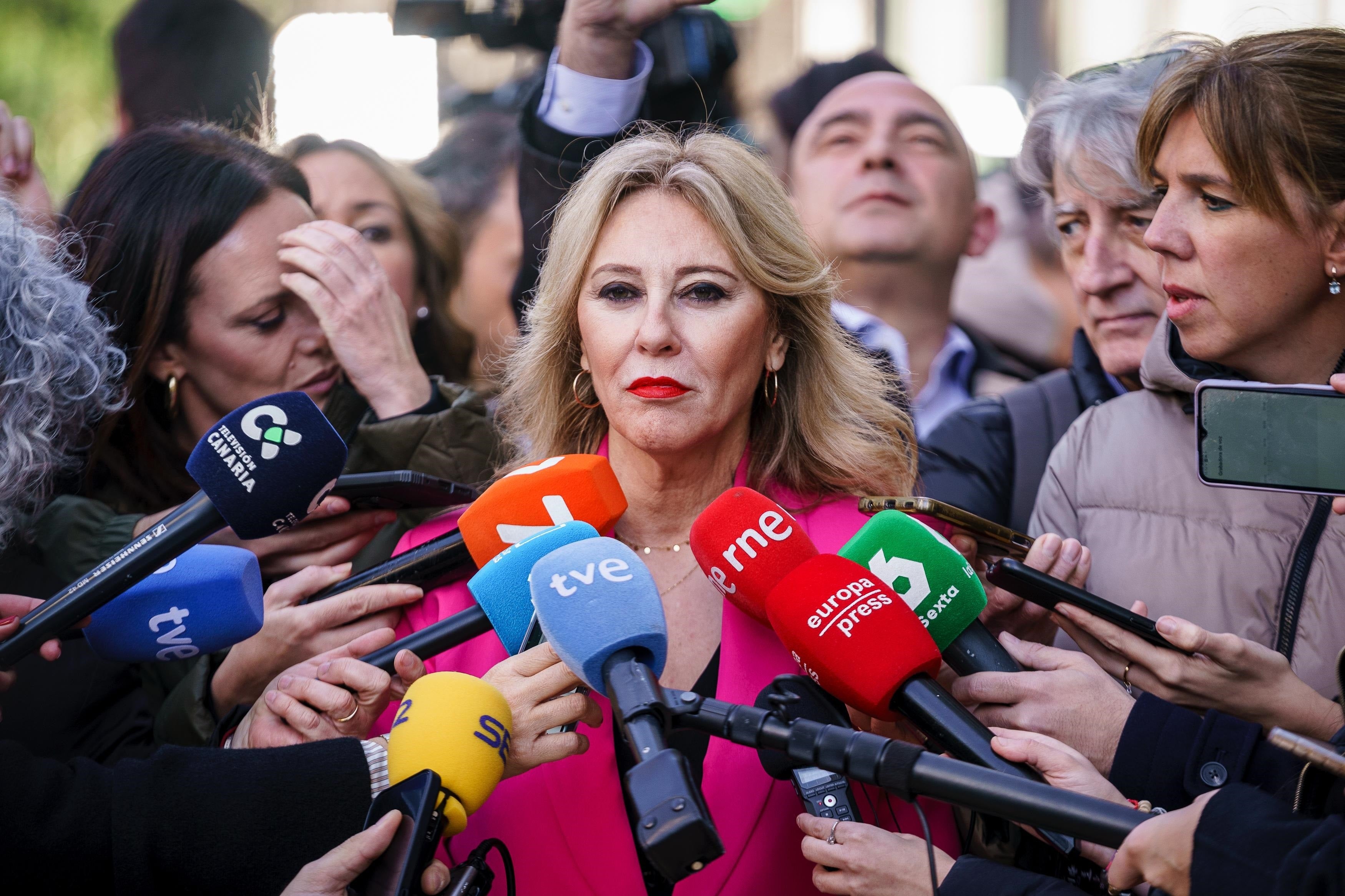 Las comunidades del PP abandonan el Consejo de Política Fiscal sobre la deuda: "Es una trampa" Las comunidades del PP abandonan el Consejo de Política Fiscal sobre la deuda: "Es una trampa"