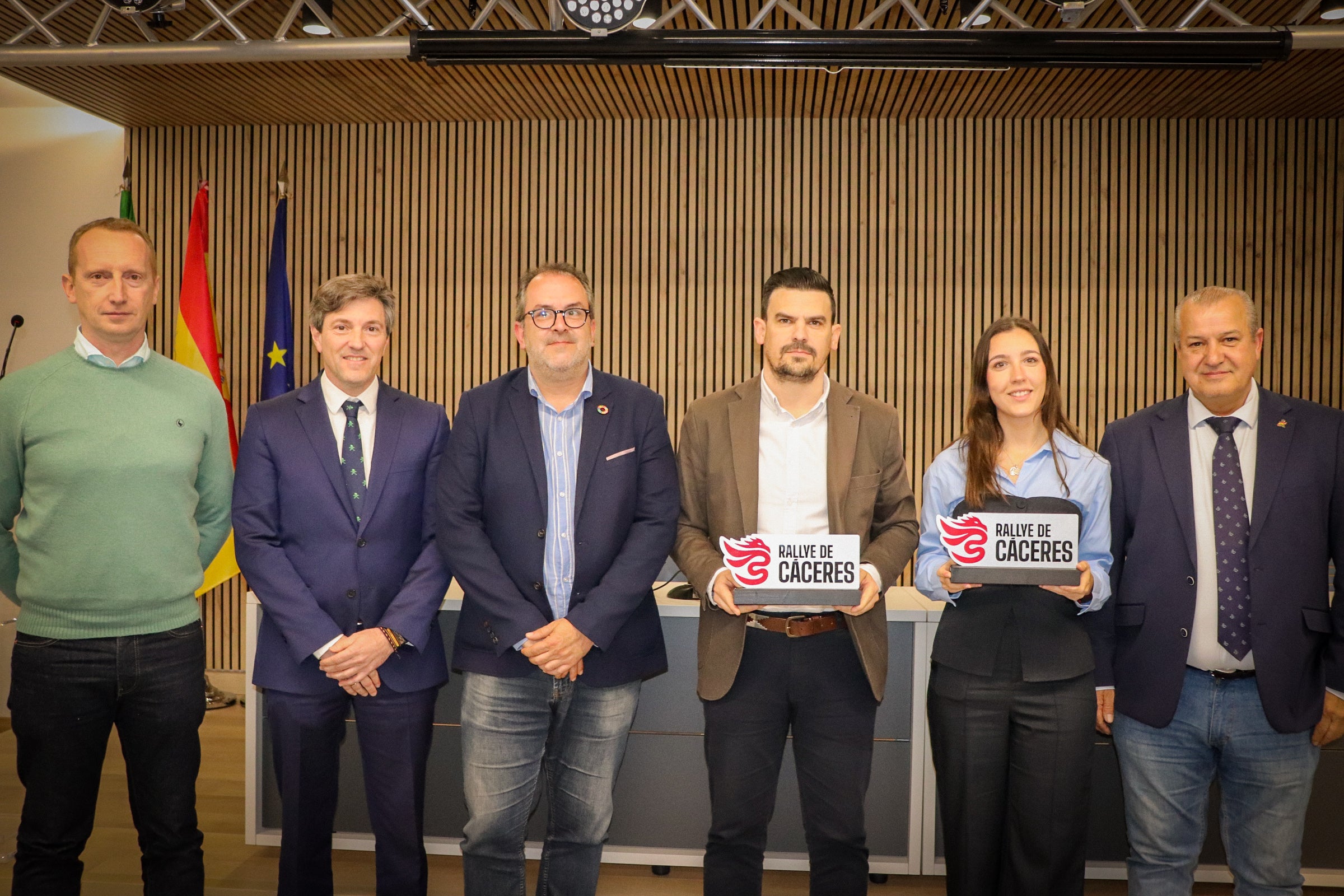 Una treintena de pilotos participan en Cáceres en la primera prueba del Campeonato de España de Rallyes de Tierra Una treintena de pilotos participan en Cáceres en la primera prueba del Campeonato de España de Rallyes de Tierra
