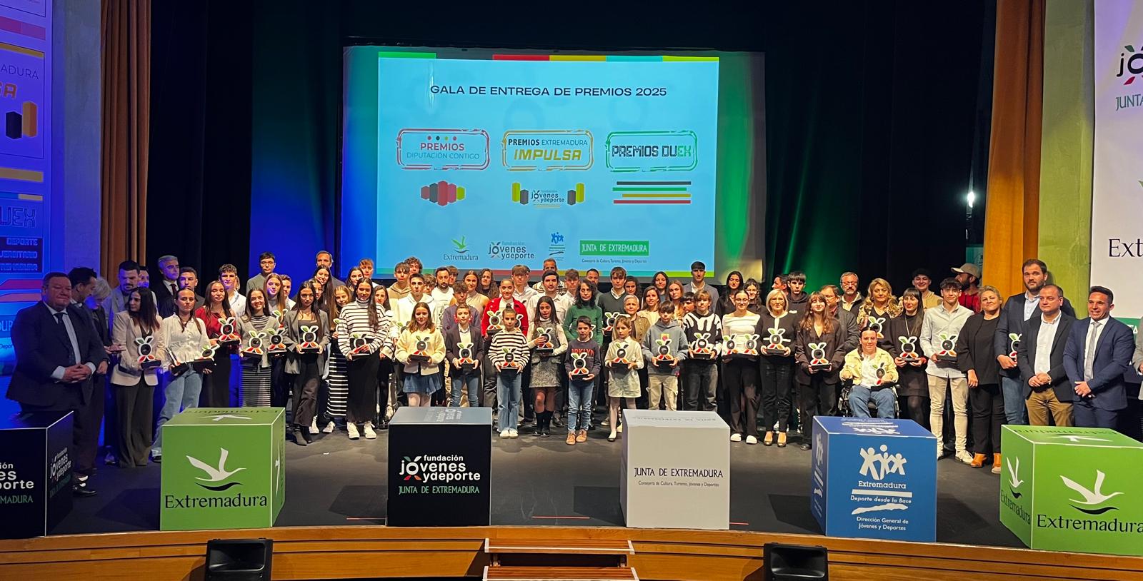 La Fundación Jóvenes y Deportes entrega sus premios al deporte extremeño en una gala con 300 personas en Montijo La Fundación Jóvenes y Deportes entrega sus premios al deporte extremeño en una gala con 300 personas en Montijo