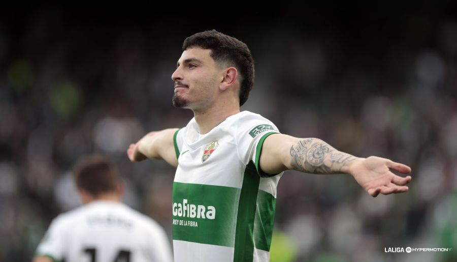 Agustín Álvarez ya está en Uruguay y el ataque del Elche se queda en cuadro para el derbi Agustín Álvarez ya está en Uruguay y el ataque del Elche se queda en cuadro para el derbi