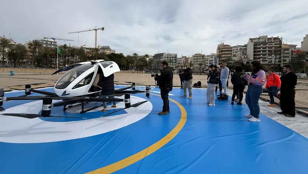 Primer aerotaxi en vuelos de prueba en entorno urbano de Europa, en Benidorm Primer aerotaxi en vuelos de prueba en entorno urbano de Europa, en Benidorm