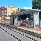 Uno de los apeaderos de la integración de Feve en León, totalmente abandonado Uno de los apeaderos de la integración de Feve en León, totalmente abandonado