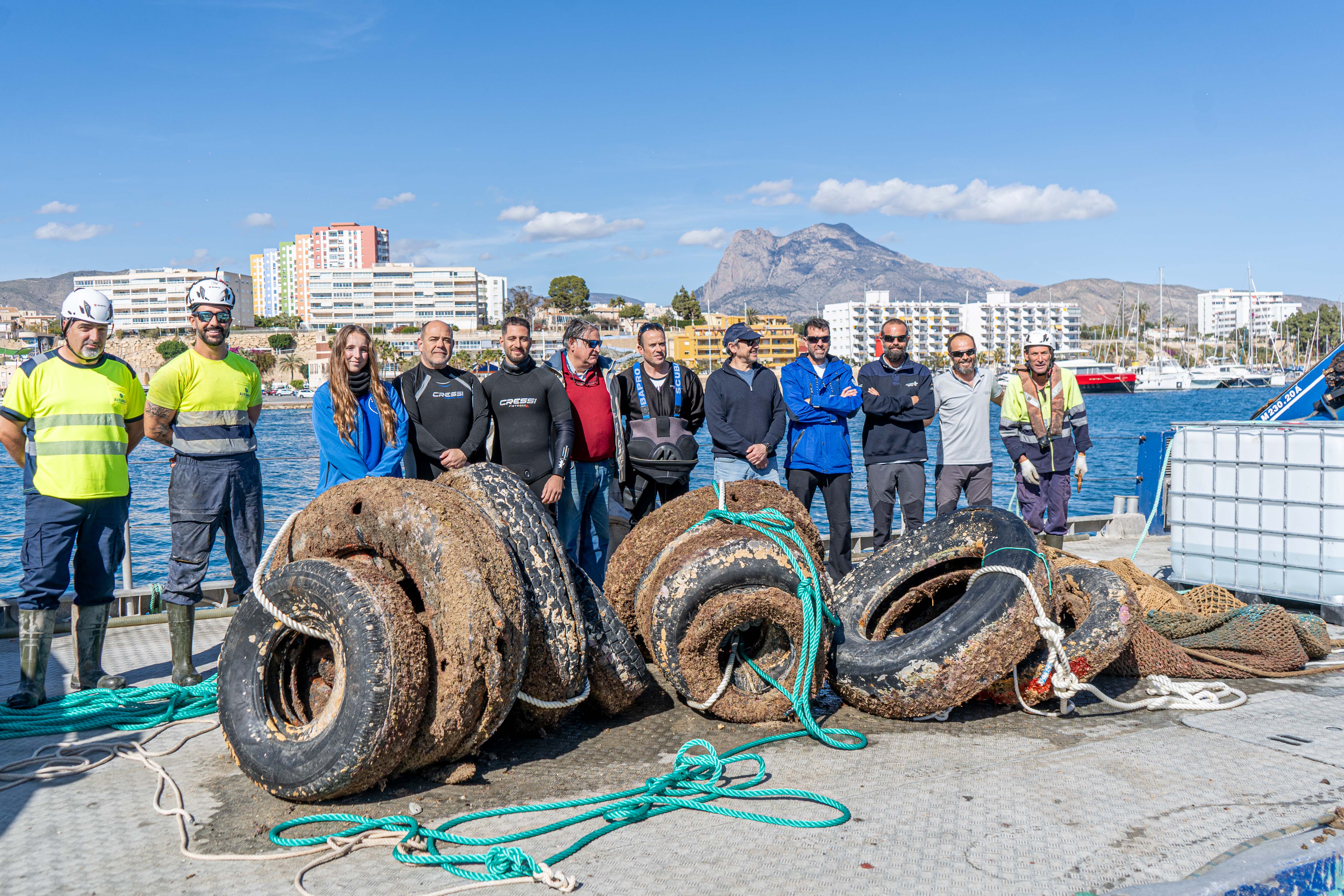 Fundación Oceanogràfic extrae más de media tonelada de residuos perdidos del fondo marino de Benidorm Fundación Oceanogràfic extrae más de media tonelada de residuos perdidos del fondo marino de Benidorm