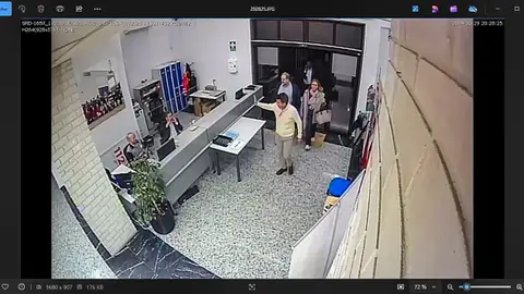 La Generalitat muestra una imagen de la entrada de Mazón al CECOPI a las 20:28 La Generalitat muestra una imagen de la entrada de Mazón al CECOPI a las 20:28