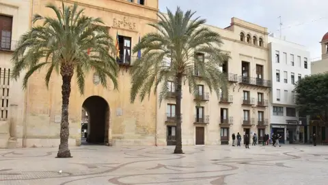 Imagen de archivo de la fachada del Ayuntamiento de Elche. Imagen de archivo de la fachada del Ayuntamiento de Elche.