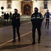 Dos agentes de la BRISEG, durante la pandemia