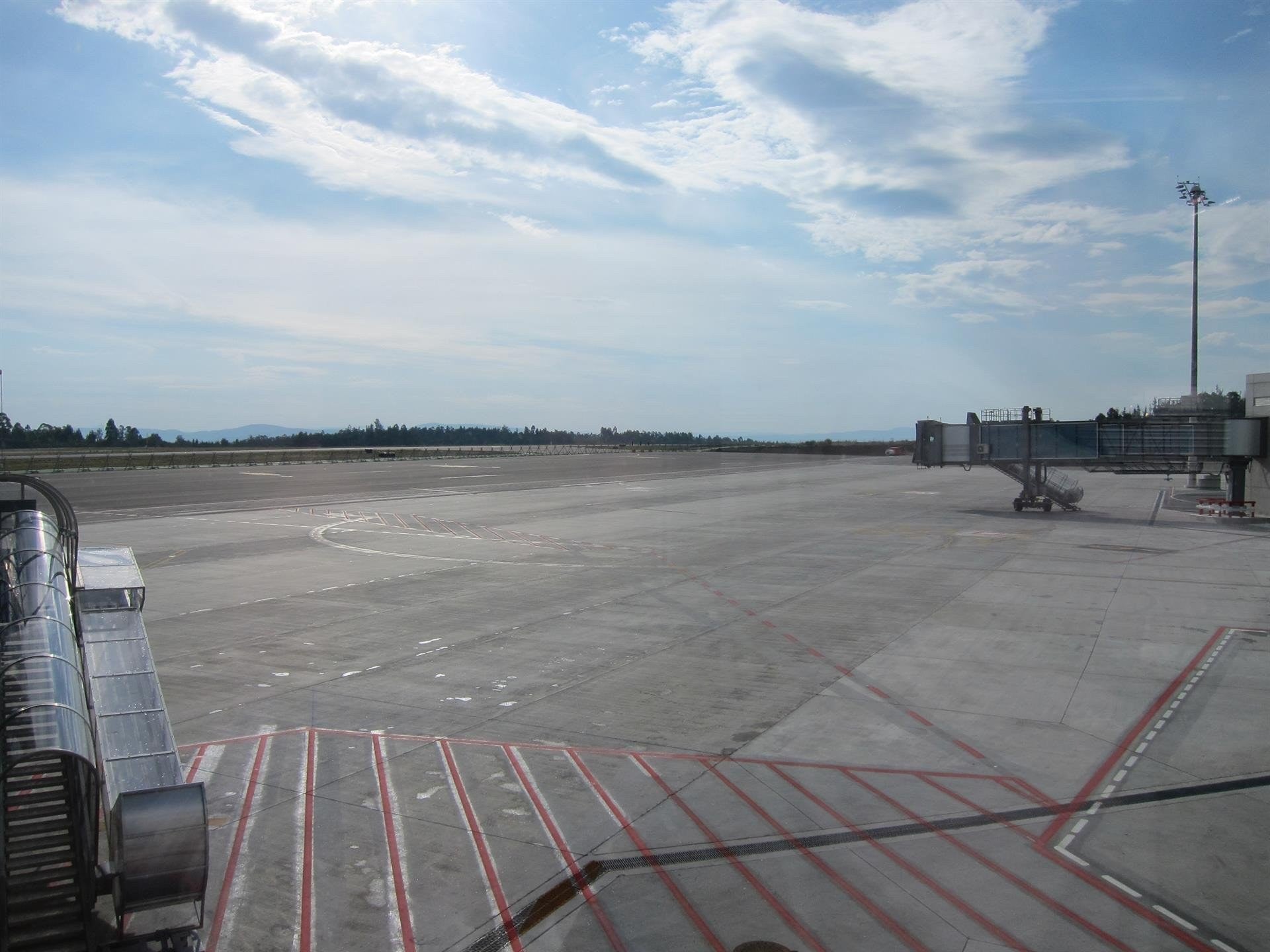 El aeropuerto de Santiago estará cerrado al tráfico aéreo durante 35 días la primavera de 2026 El aeropuerto de Santiago estará cerrado al tráfico aéreo durante 35 días la primavera de 2026