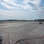 El aeropuerto de Santiago estará cerrado al tráfico aéreo durante 35 días la primavera de 2026 