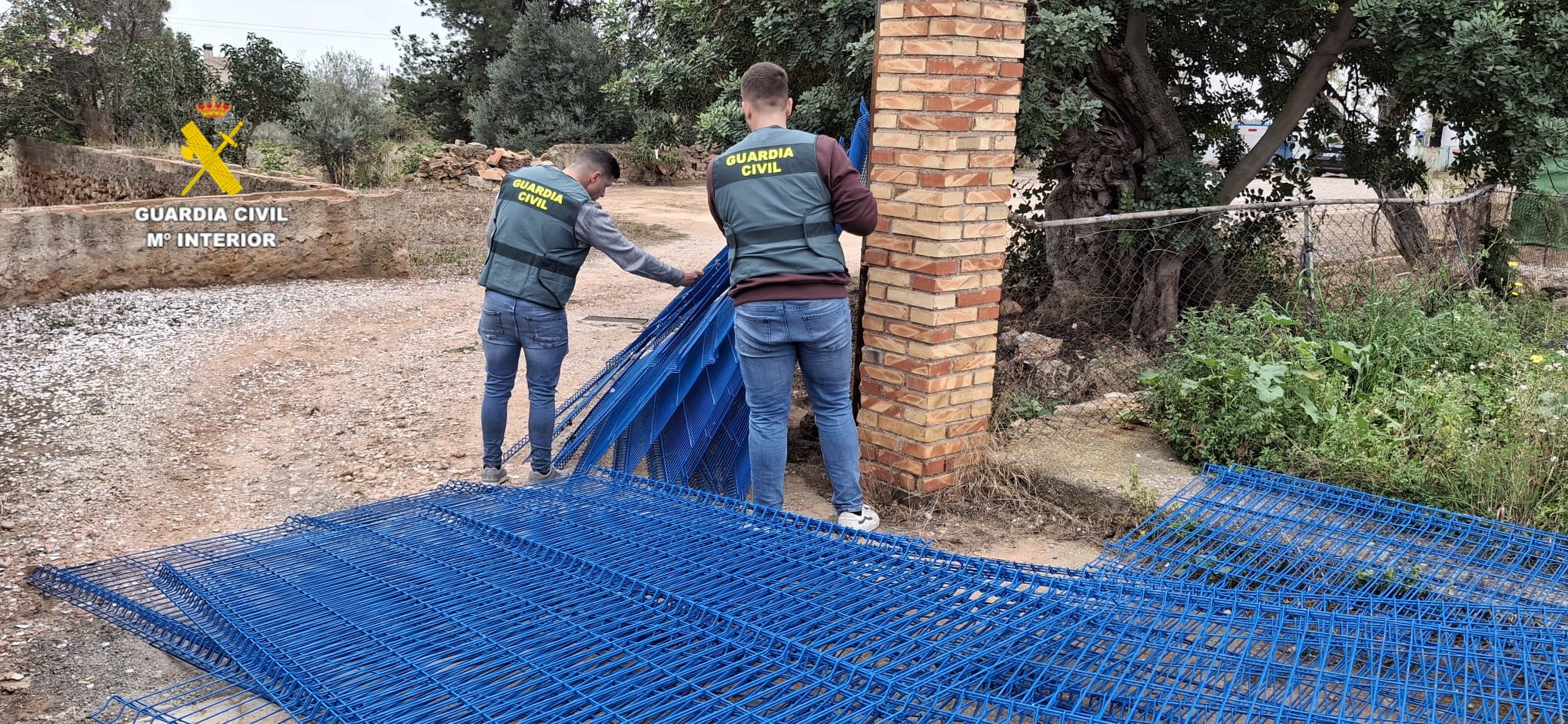 La Guardia Civil detiene a tres personas por robo y receptación en Borriol La Guardia Civil detiene a tres personas por robo y receptación en Borriol