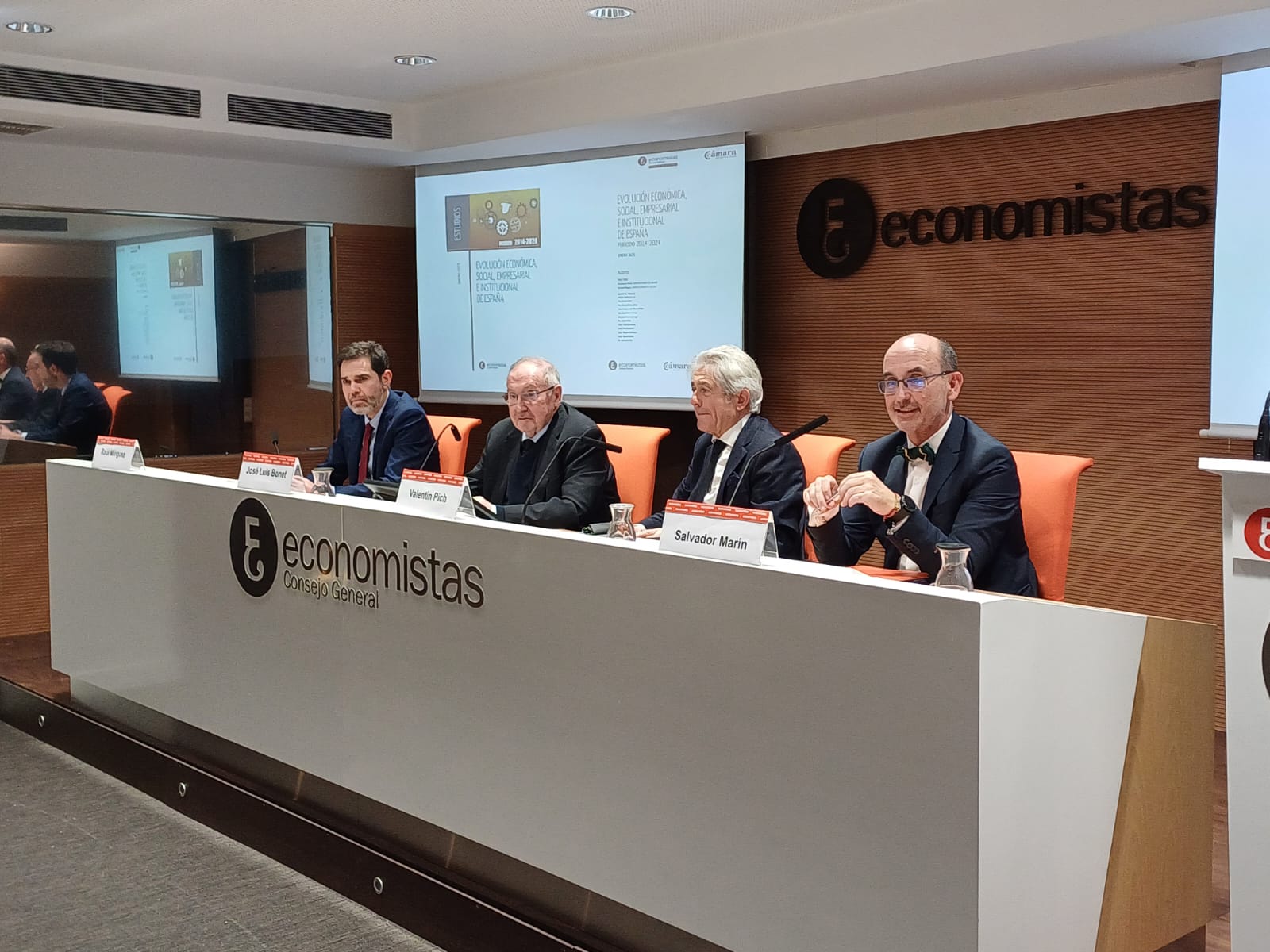 El presidente de la Cámara de Comercio advierte de las desigualdades que puede generar la condonación de la deuda a las CC.AA El presidente de la Cámara de Comercio advierte de las desigualdades que puede generar la condonación de la deuda a las CC.AA