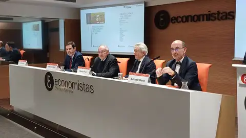 El presidente de la Cámara de Comercio advierte de las desigualdades que puede generar la condonación de la deuda a las CC.AA El presidente de la Cámara de Comercio advierte de las desigualdades que puede generar la condonación de la deuda a las CC.AA