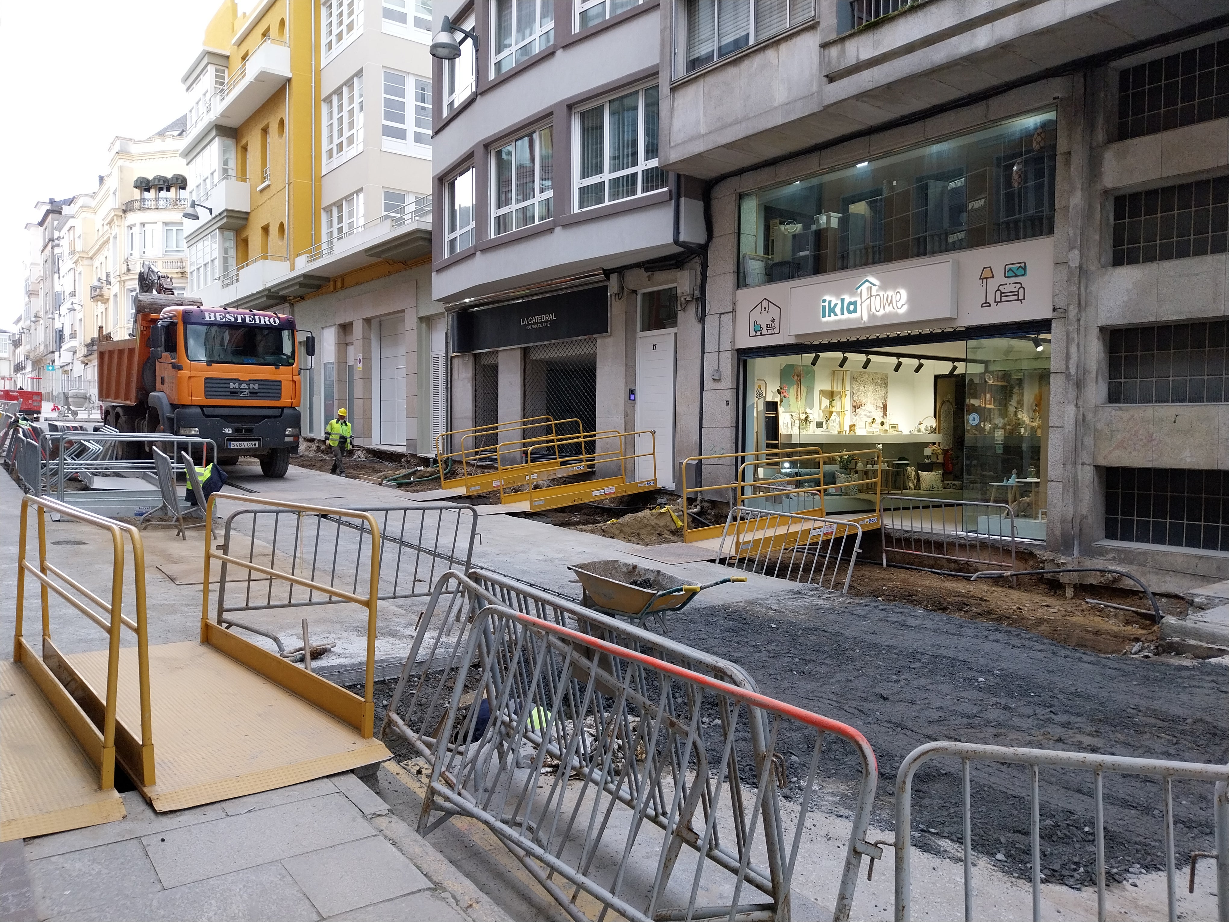 Lugo Monumental llevará a la UE los daños a las empresas por el retraso de las obras en el Casco Histórico Lugo Monumental llevará a la UE los daños a las empresas por el retraso de las obras en el Casco Histórico