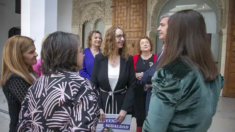 Icíar Bollaín y Cruz Roja reciben el 'Luisa de Medrano' por la Igualdad Icíar Bollaín y Cruz Roja reciben el 'Luisa de Medrano' por la Igualdad