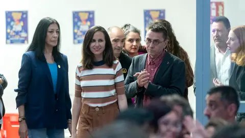 La líder de Podemos, Ione Belarra, y el fundador de Podemos, Juan Carlos Monedero, a su llegada a la inauguración de los I Premios Linces Moradas. La líder de Podemos, Ione Belarra, y el fundador de Podemos, Juan Carlos Monedero, a su llegada a la inauguración de los I Premios Linces Moradas.
