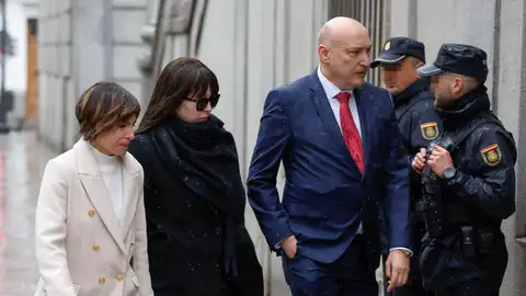 Jessica Rodríguez (centro) acude al Supremo para declarar ante el juez. Jessica Rodríguez (centro) acude al Supremo para declarar ante el juez.