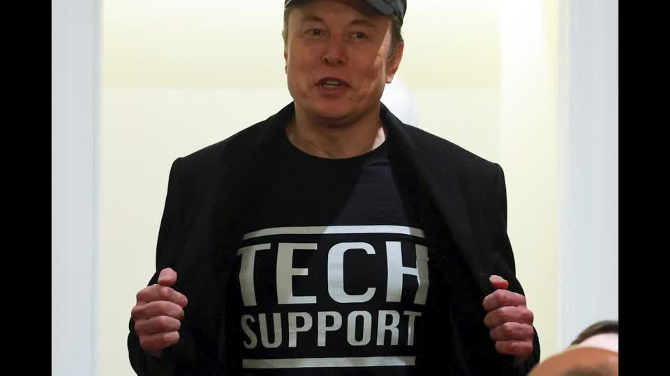 Musk protagoniza la primera reunión de gabinete de Trump: de pie, con gorra y presumiendo de camiseta Musk protagoniza la primera reunión de gabinete de Trump: de pie, con gorra y presumiendo de camiseta