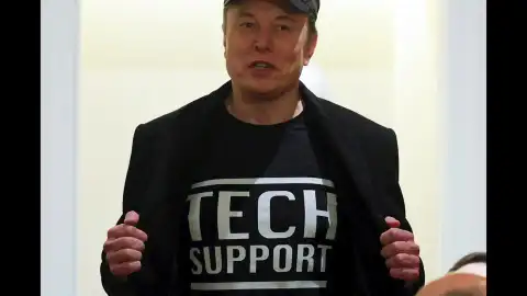Elon Musk, con una camiseta con el lema 'Tech Support' en la reunión de gabinete de Trump. Elon Musk, con una camiseta con el lema 'Tech Support' en la reunión de gabinete de Trump.