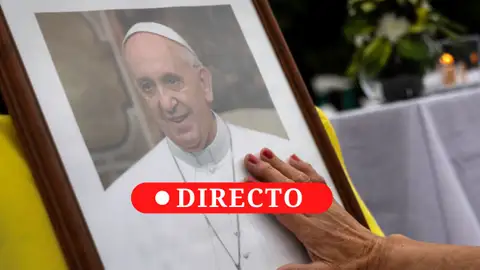 Última hora del estado de salud del Papa, en directo: ha pasado una noche "tranquila" y sigue "descansando" Última hora del estado de salud del Papa, en directo: ha pasado una noche "tranquila" y sigue "descansando"