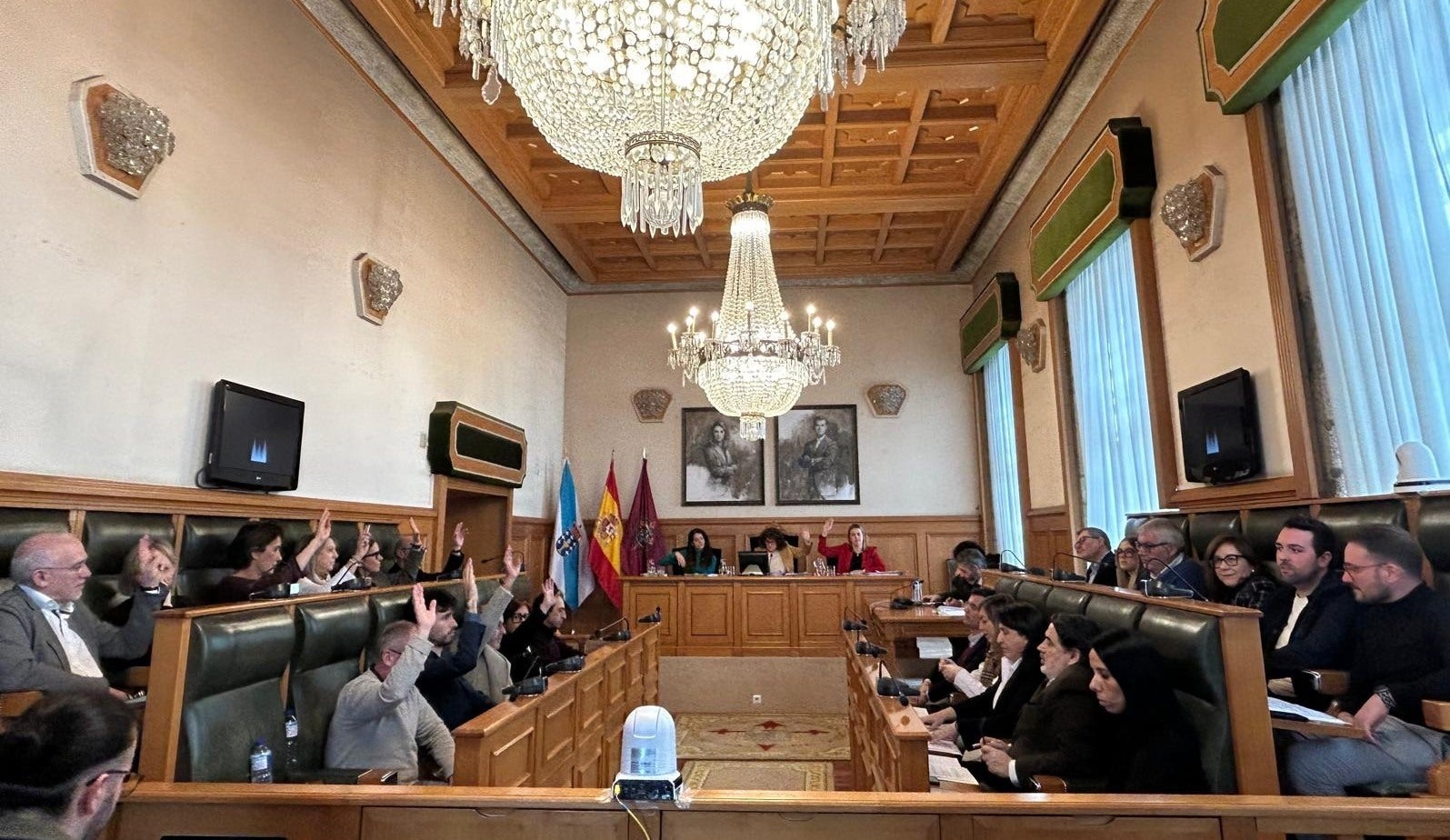 El pleno de Santiago da luz verde a los presupuestos municipales compostelanos con los votos a favor de BNG, Compostela Aberta y PSOE El pleno de Santiago da luz verde a los presupuestos municipales compostelanos con los votos a favor de BNG, Compostela Aberta y PSOE