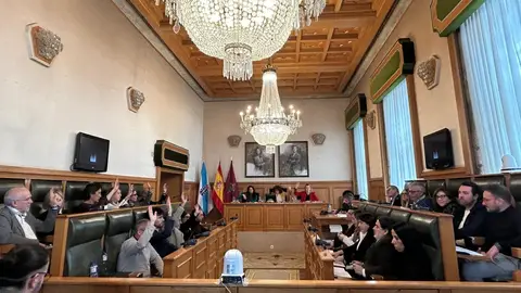 El pleno de Santiago da luz verde a los presupuestos municipales compostelanos con los votos a favor de BNG, Compostela Aberta y PSOE El pleno de Santiago da luz verde a los presupuestos municipales compostelanos con los votos a favor de BNG, Compostela Aberta y PSOE