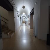 Pasillo de la primera planta de la Facultad de Comunicación