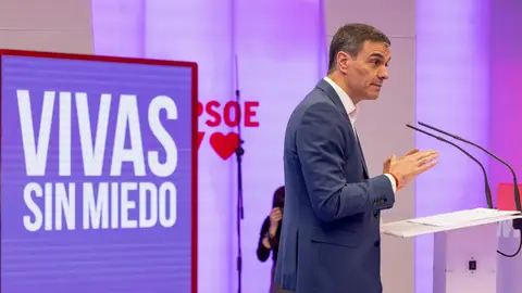 Pedro Sánchez durante el acto para celebrar la aprobación del nuevo Pacto de Estado contra la Violencia de Género Sánchez dice que "hace falta" formación en violencia de género para operadores jurídicos y alerta del "odio"