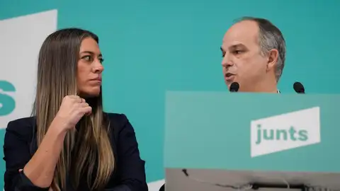 El secretario general de Junts, Jordi Turull, y la vicepresidenta, Mirian Nogueras, durante una rueda de prensa. El secretario general de Junts, Jordi Turull, y la vicepresidenta, Mirian Nogueras, durante una rueda de prensa.