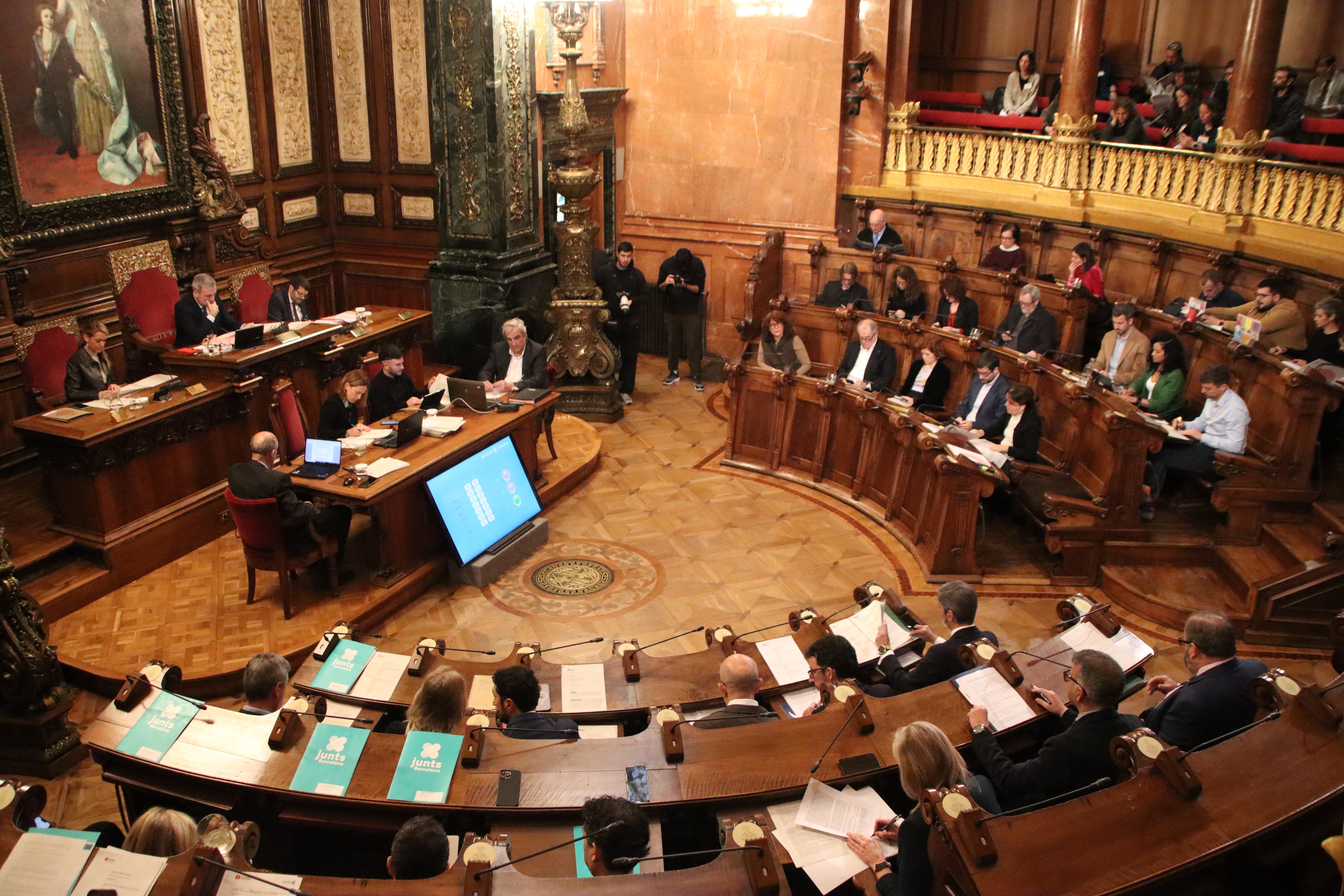 El ple de Barcelona rebutja atorgar la Medalla d'Or al Mèrit Cultural a Loles León El ple de Barcelona rebutja atorgar la Medalla d'Or al Mèrit Cultural a Loles León
