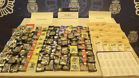 Sustancias estupefacientes incautadas en el comercio de Elche por la Policía Nacional. Sustancias estupefacientes incautadas en el comercio de Elche por la Policía Nacional.