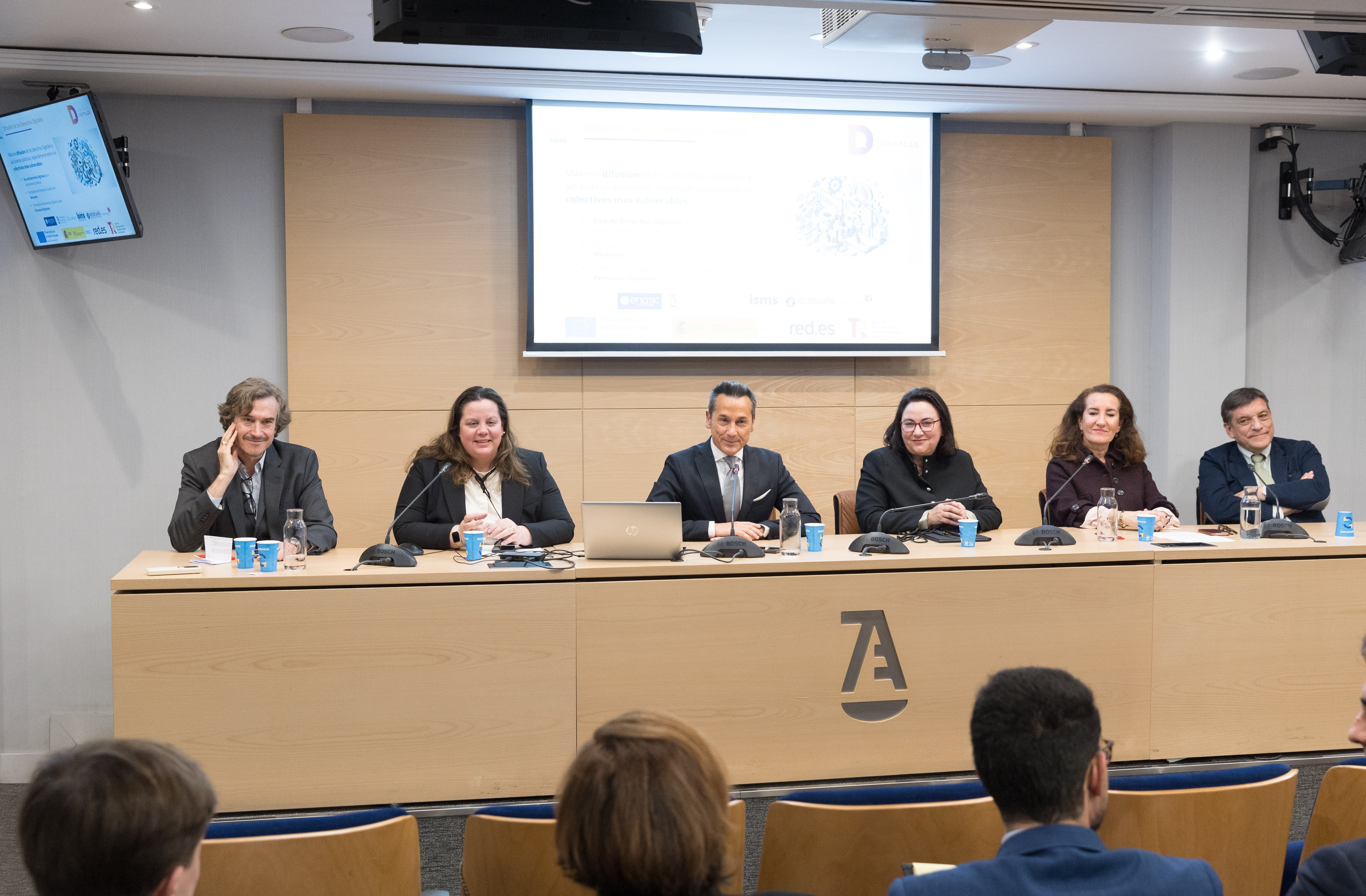 Juristas abogan por un desarrollo tecnológico europeo responsable y regulado Juristas abogan por un desarrollo tecnológico europeo responsable y regulado