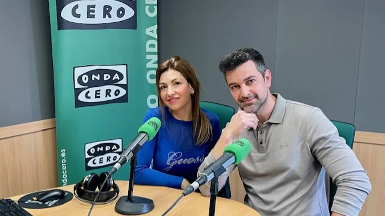 Los hermanos MariCruz y Álex Sillero de la empresa Distribuciones SILLERO en los micrófonos de Onda Cero Mallorca Los hermanos MariCruz y Álex Sillero de la empresa Distribuciones SILLERO en los micrófonos de Onda Cero Mallorca