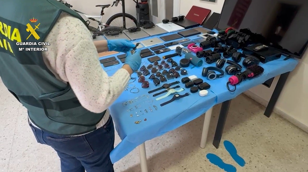 La Guardia Civil detiene a los responsables de los robos en viviendas con moradores en Cullera La Guardia Civil detiene a los responsables de los robos en viviendas con moradores en Cullera