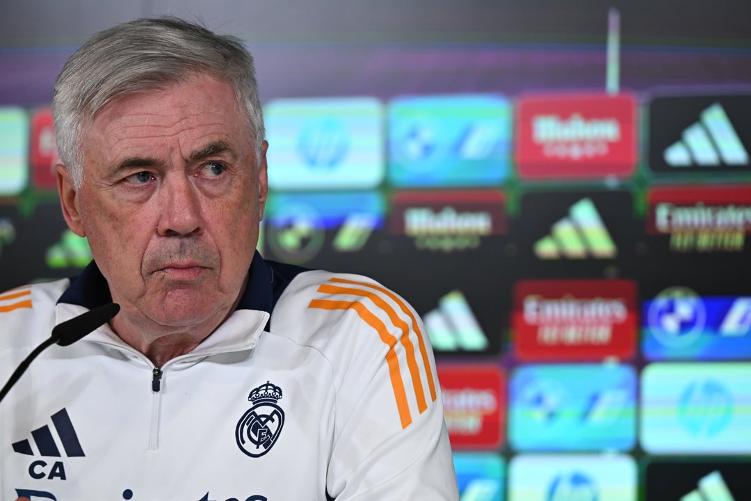 Ancelotti: "El equipo ha cambiado a nivel defensivo, ahora los delanteros trabajan mucho más" Ancelotti: "El equipo ha cambiado a nivel defensivo, ahora los delanteros trabajan mucho más"