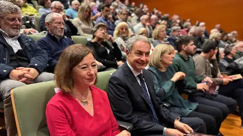 La presidenta del Congreso, Francina Armengol, y el expresidente del Gobierno José Luis Rodríguez Zapatero durante un homenaje a Xisco Antich, en el Conservatorio de Palma La presidenta del Congreso, Francina Armengol, y el expresidente del Gobierno José Luis Rodríguez Zapatero durante un homenaje a Xisco Antich, en el Conservatorio de Palma