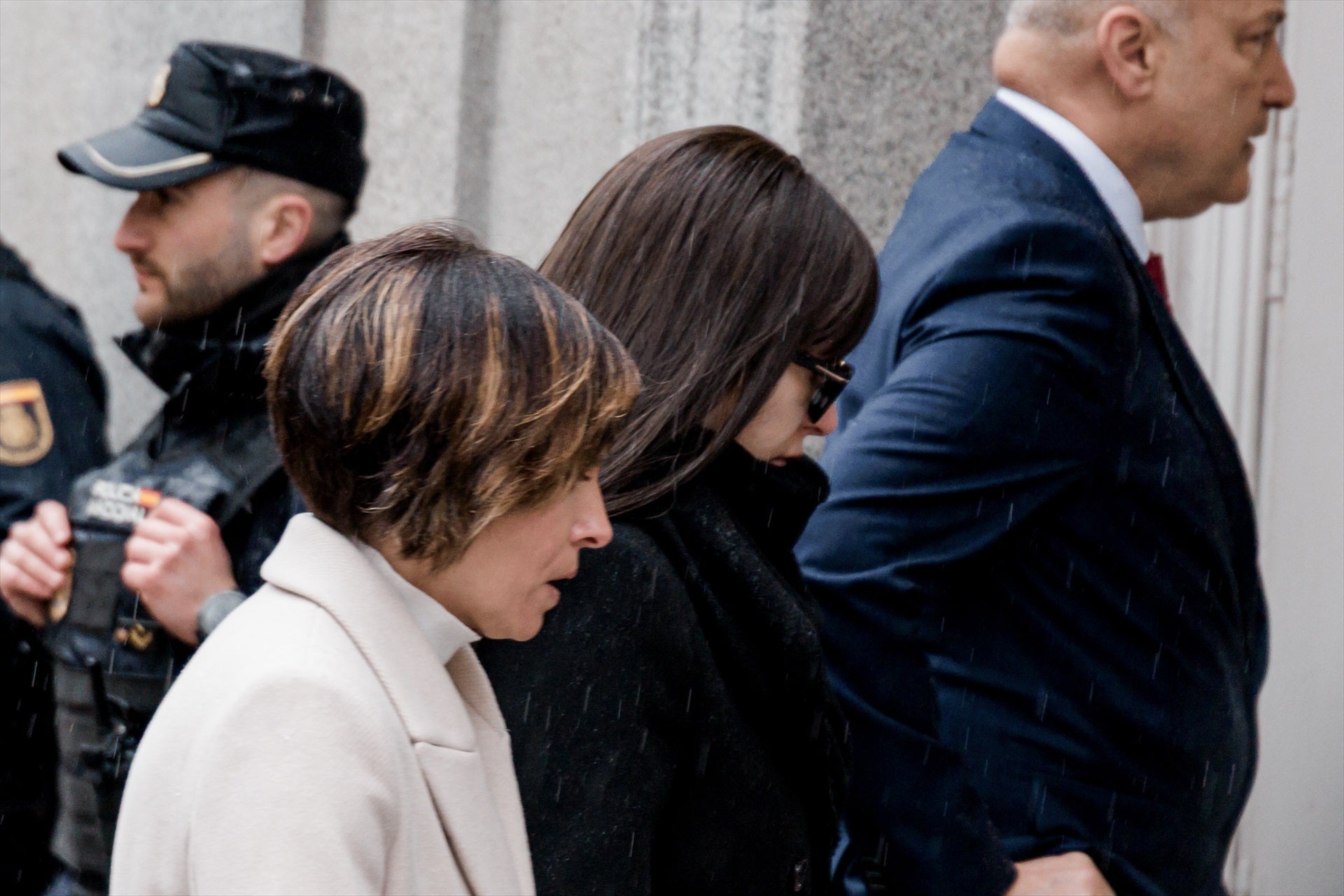 El correo que evidencia el 'enchufe' de Jessica en las dos empresas públicas en las que estuvo contratada El correo que evidencia el 'enchufe' de Jessica en las dos empresas públicas en las que estuvo contratada