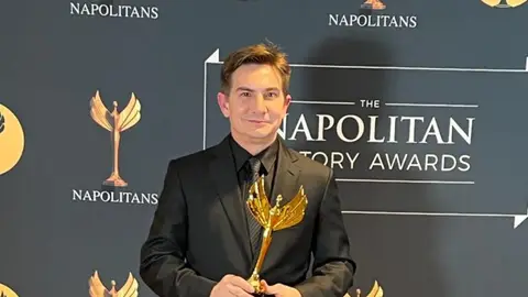 Galardonado Aleix Sanmartín como "Consultor del Año" en los Napolitans Victory Awards 2024, los "Óscar de la Política" Galardonado Aleix Sanmartín como "Consultor del Año" en los Napolitans Victory Awards 2024, los "Óscar de la Política"